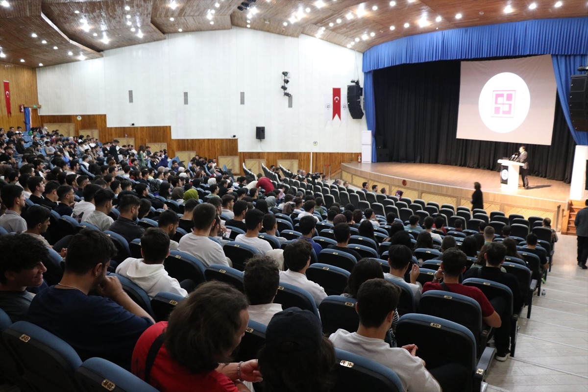  Elazığ'da Fırat Üniversitesi ve Türkiye Bilişim Derneği (TBD) tarafından "4. Bilişim...