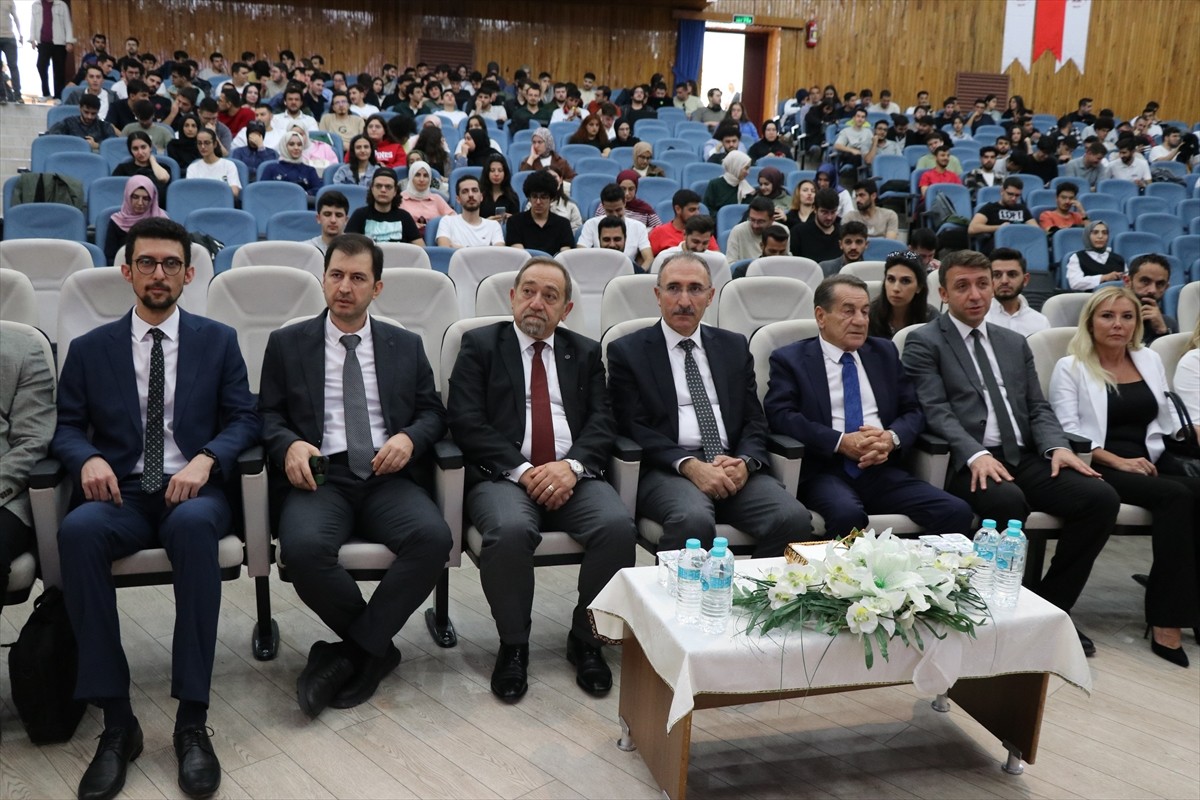  Elazığ'da Fırat Üniversitesi ve Türkiye Bilişim Derneği (TBD) tarafından "4. Bilişim...