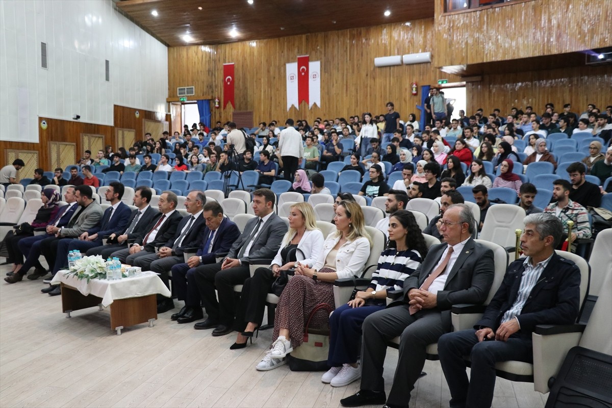  Elazığ'da Fırat Üniversitesi ve Türkiye Bilişim Derneği (TBD) tarafından "4. Bilişim...