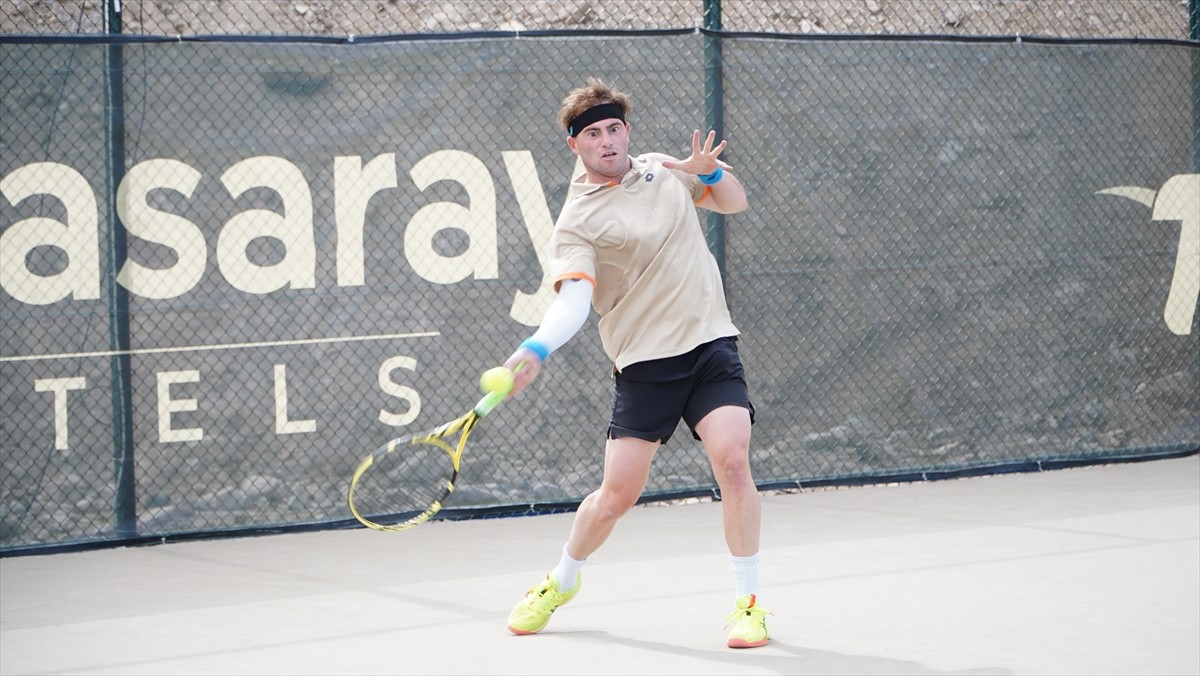 Erciyes'te gerçekleştirilen ITF Uluslararası Tenis Turnuvası, 2 bin 300 rakıma kurulan kortlarda...