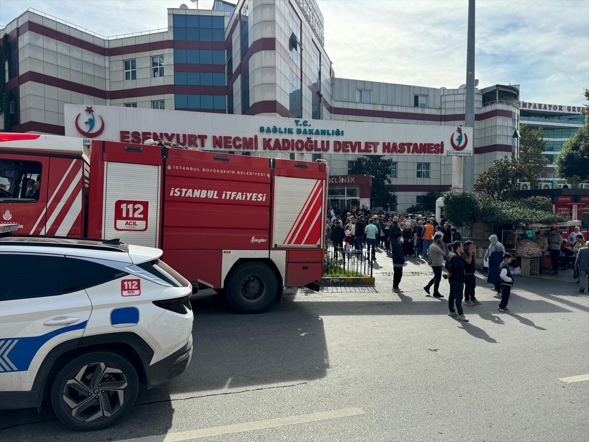 Esenyurt Necmi Kadıoğlu Devlet Hastanesi'nin bodrum katındaki elektrik panosunda kabloların...