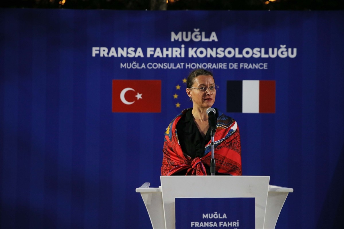  Fransa'nın Muğla Fahri Konsolosluğu, düzenlenen törenle Fidel Berber'e (sağda) verildi. Muğla...