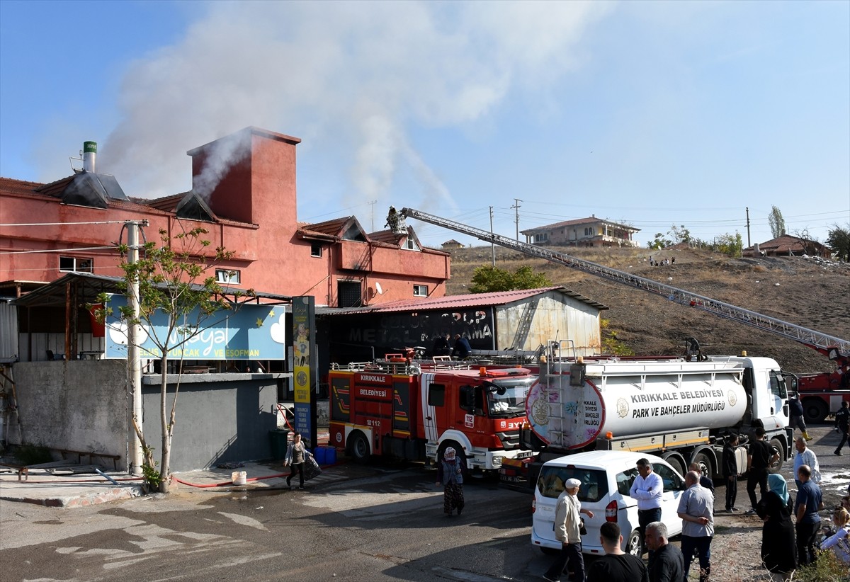 Kırıkkale'de, Yenimahalle Mermerciler Sitesi'nde bulunan tekstil atölyesinde çıkan ve kontrol...