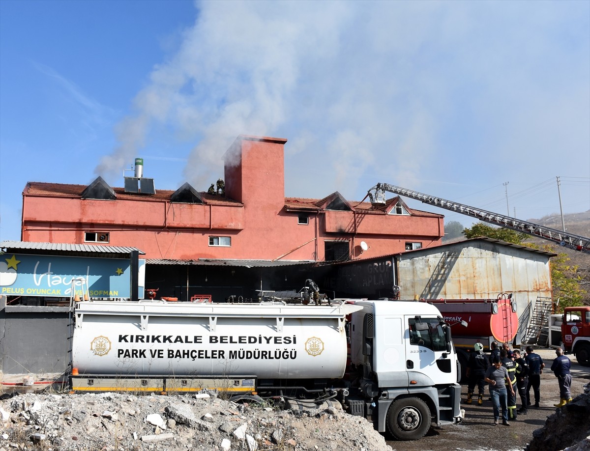 Kırıkkale'de, Yenimahalle Mermerciler Sitesi'nde bulunan tekstil atölyesinde çıkan ve kontrol...