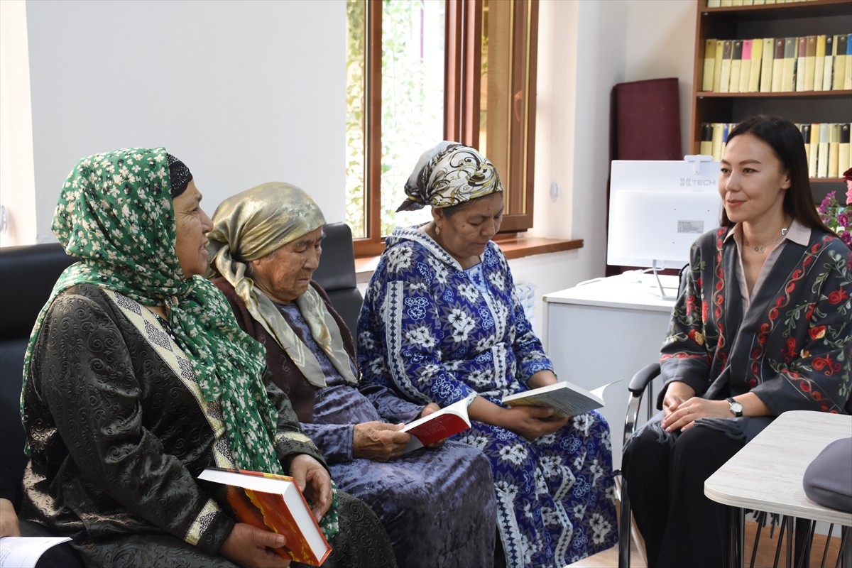 Özbekistanlı Şahnoza Navruzova, doğduğu Buhara şehrindeki bir köyde kendi imkanlarıyla kurduğu...