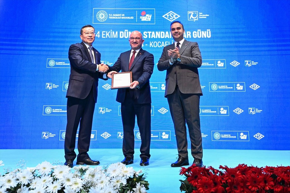 Sanayi ve Teknoloji Bakanı Mehmet Fatih Kacır, Kocaeli Bilişim Vadisi'nde düzenlenen 14 Ekim Dünya...