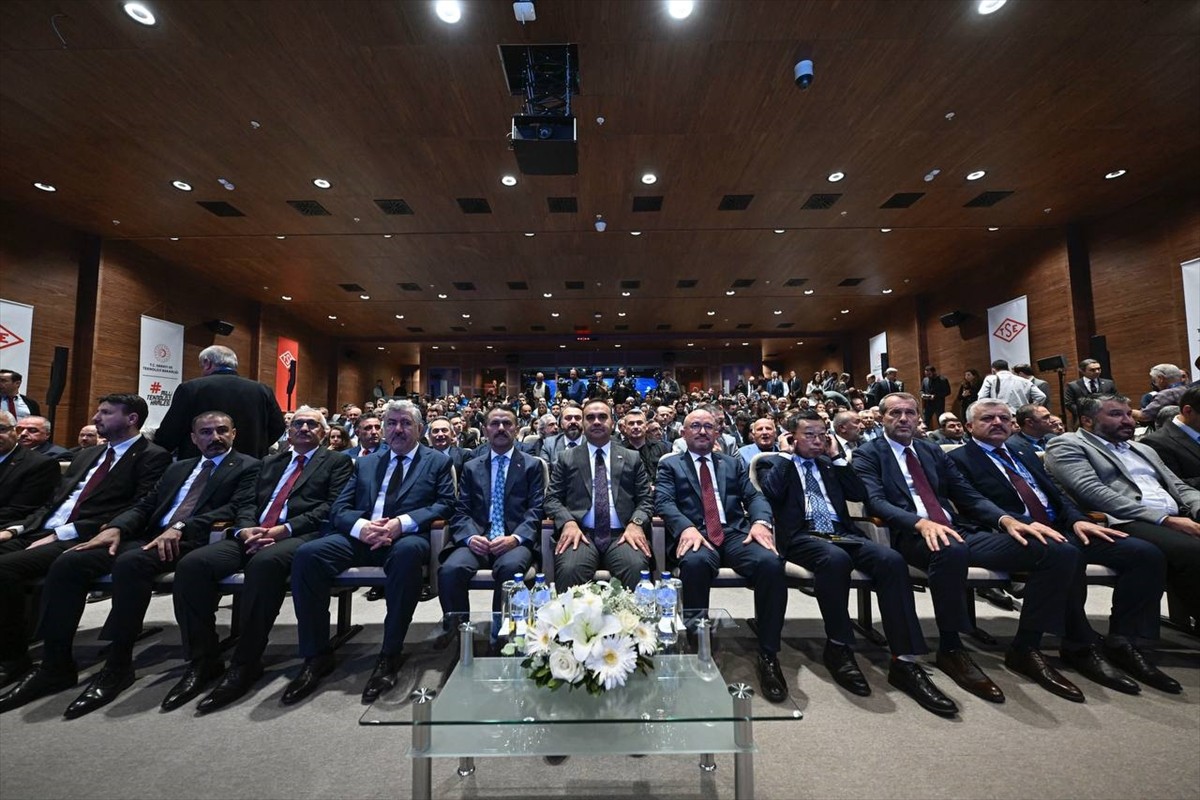 Sanayi ve Teknoloji Bakanı Mehmet Fatih Kacır, Kocaeli Bilişim Vadisi'nde düzenlenen 14 Ekim Dünya...