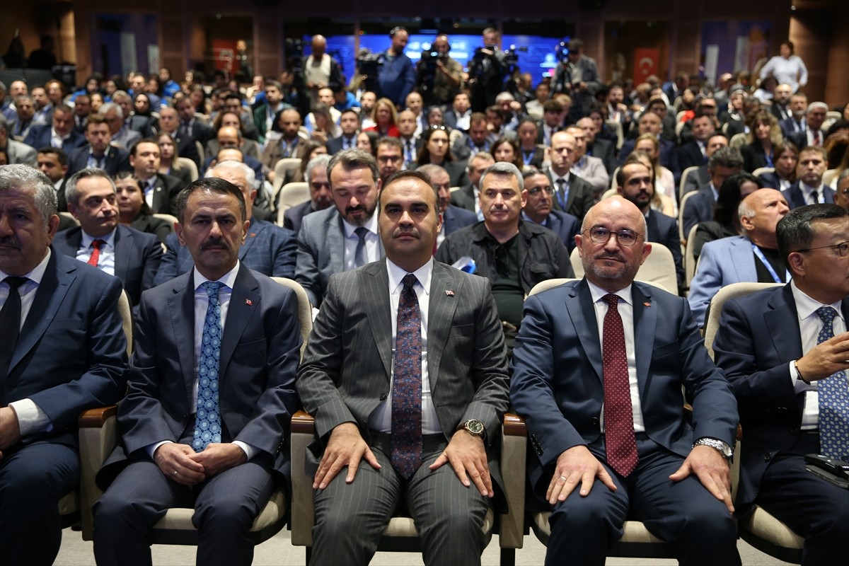 Sanayi ve Teknoloji Bakanı Mehmet Fatih Kacır, Kocaeli Bilişim Vadisi'nde düzenlenen 14 Ekim Dünya...