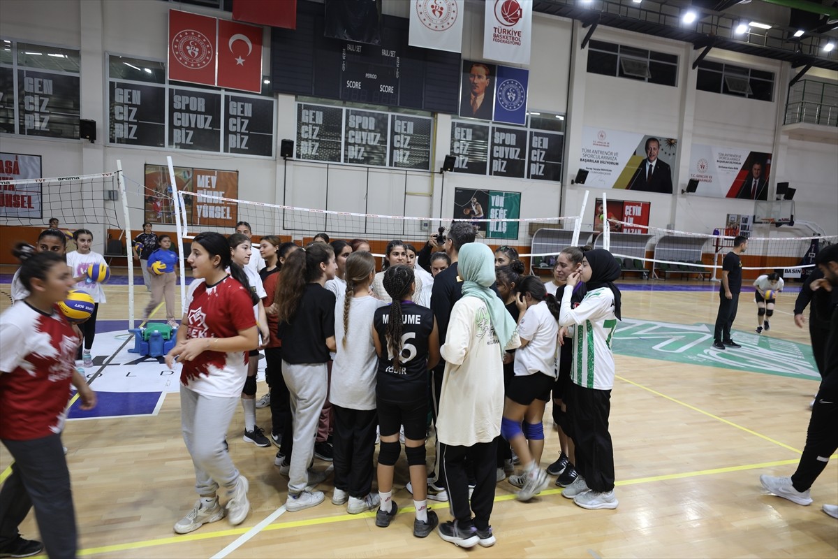 VakıfBank Kadın Voleybol Takımı Başantrenörü Giovanni Guidetti’nin kız çocukları için hayata...