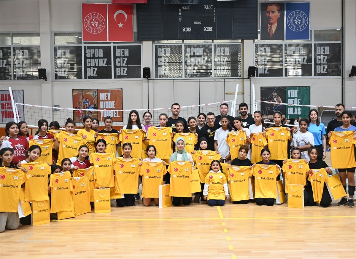 VakıfBank Kadın Voleybol Takımı Başantrenörü Giovanni Guidetti’nin kız çocukları için hayata...