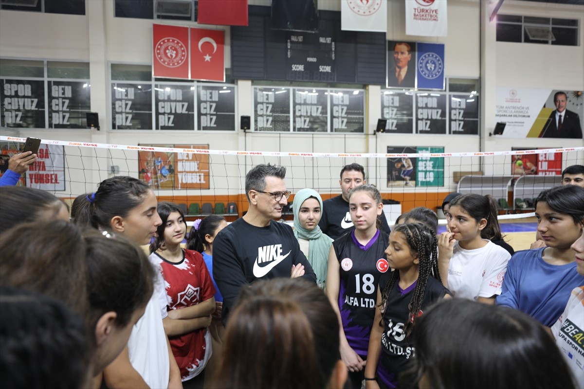 VakıfBank Kadın Voleybol Takımı Başantrenörü Giovanni Guidetti’nin kız çocukları için hayata...