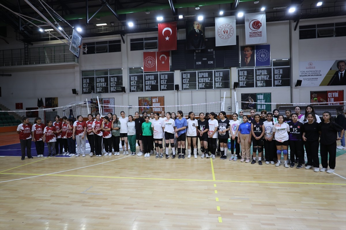 VakıfBank Kadın Voleybol Takımı Başantrenörü Giovanni Guidetti’nin kız çocukları için hayata...