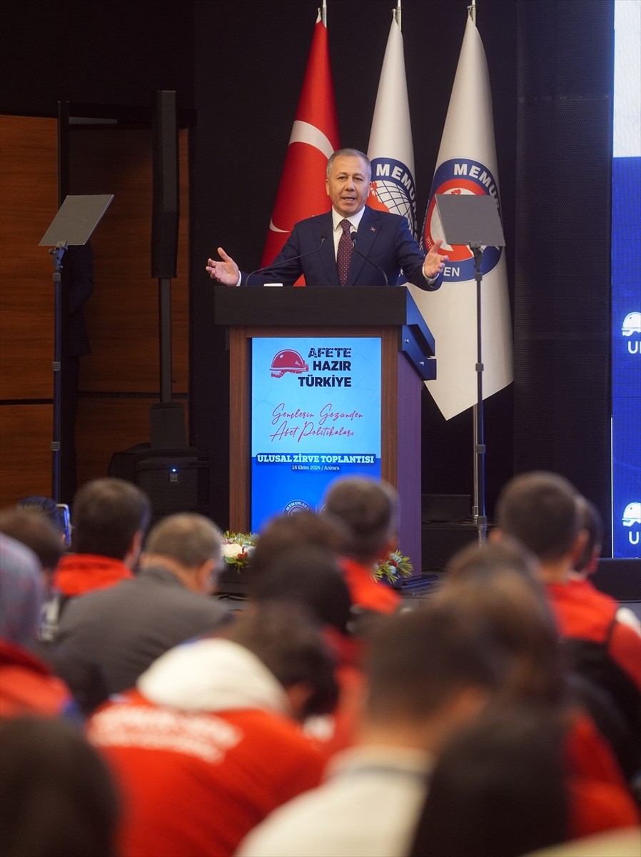 Ankara'da, Memur-Sen Genel Merkezi'nde, "Afete Hazır Türkiye: Gençlerin Gözünden Afet Politikaları...