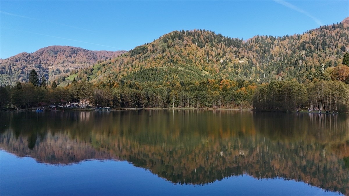 Artvin'de yerli ve yabancı turistlerin en çok ziyaret ettiği yerler arasındaki Borçka Karagöl...