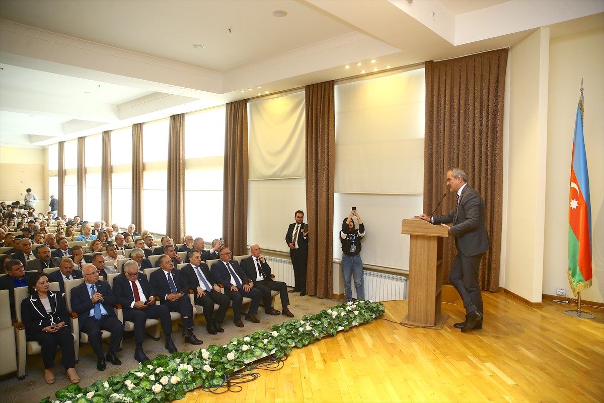 Azerbaycan'ın başkenti Bakü'de "Türk Dünyasında Sürücülük Eğitimi Konferansı" düzenlendi. Türkiye...