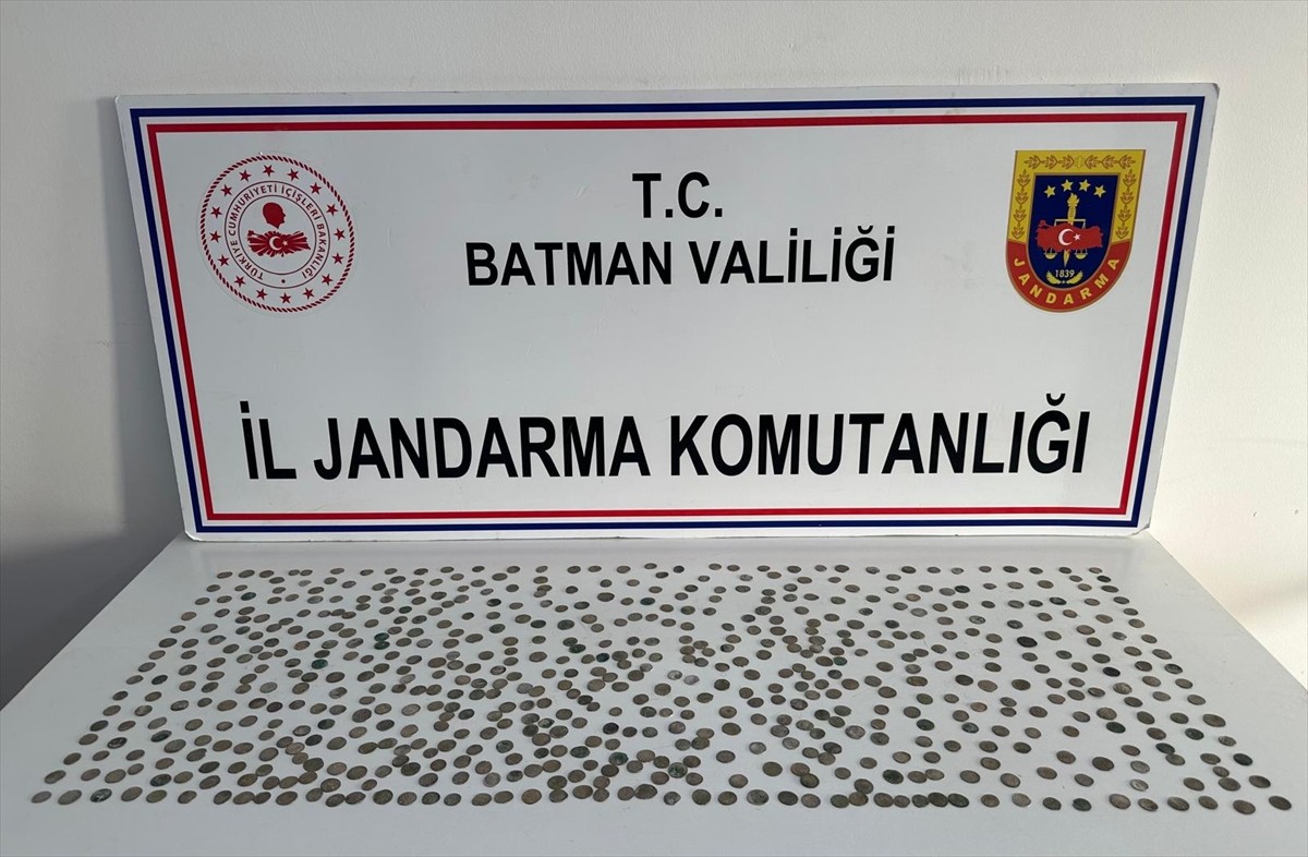 Batman'da düzenlenen tarihi eser kaçakçılığı operasyonunda, 640 sikke ele geçirildi, 2 şüpheli...