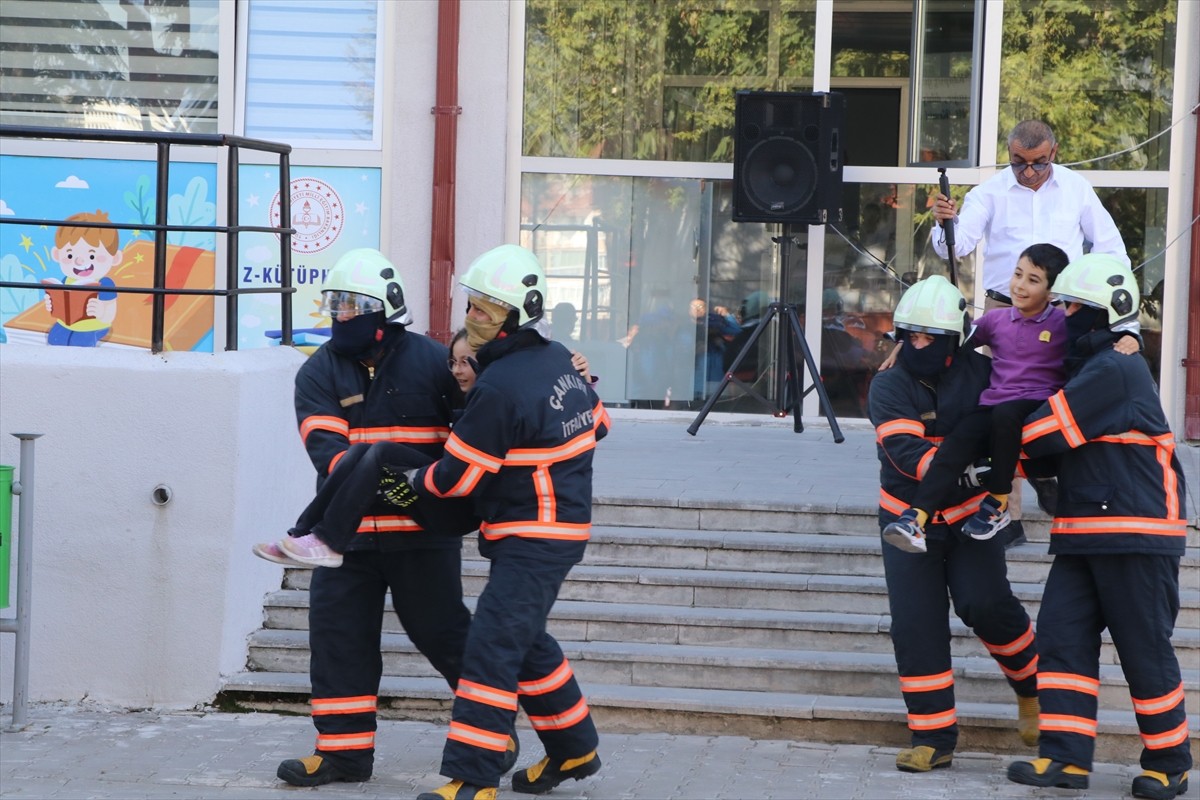 Çankırı'da 13 Ekim Uluslararası Afet Risklerinin Azaltılması Günü dolayısıyla deprem, yangın ve...