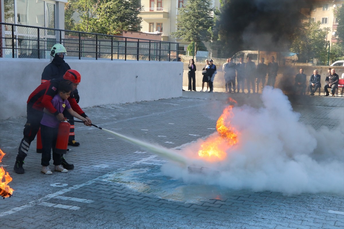 Çankırı'da 13 Ekim Uluslararası Afet Risklerinin Azaltılması Günü dolayısıyla deprem, yangın ve...