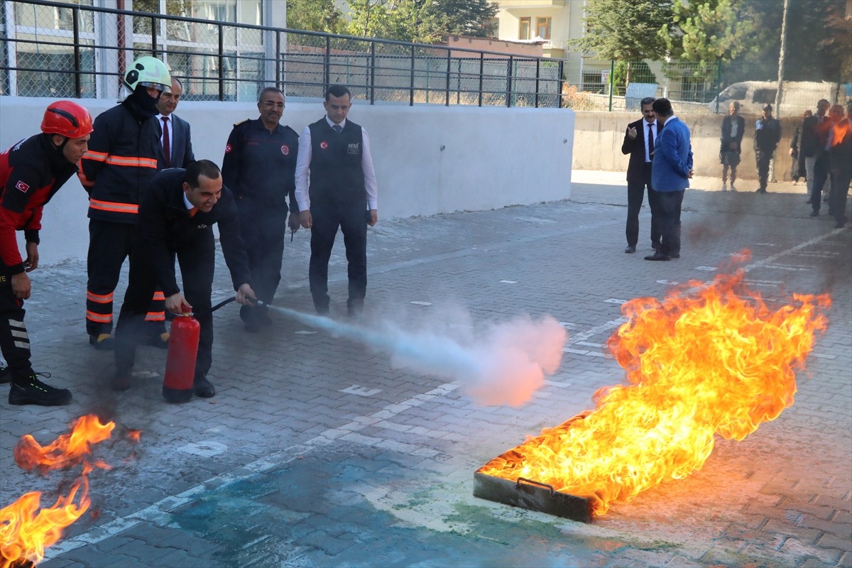 Çankırı'da 13 Ekim Uluslararası Afet Risklerinin Azaltılması Günü dolayısıyla deprem, yangın ve...