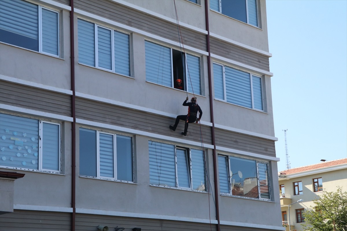 Çankırı'da 13 Ekim Uluslararası Afet Risklerinin Azaltılması Günü dolayısıyla deprem, yangın ve...