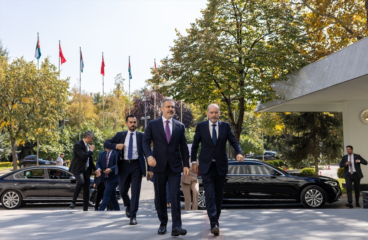 Dışişleri Bakanı Hakan Fidan, Ürdün Dışişleri Bakanı Eymen es-Safedi ile Ankara’da bir araya...