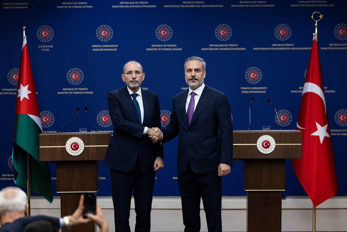 Dışişleri Bakanı Hakan Fidan, Ürdün Dışişleri Bakanı Eymen es-Safedi ile Ankara’da bir araya...