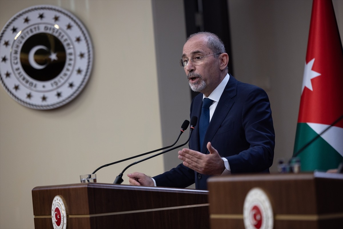 Dışişleri Bakanı Hakan Fidan, Ürdün Dışişleri Bakanı Eymen es-Safedi ile Ankara’da bir araya...