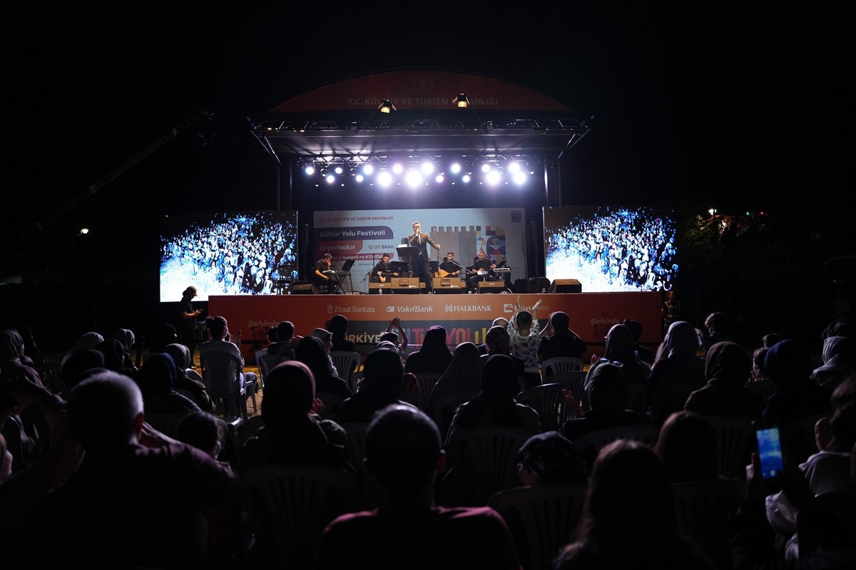 "Diyarbakır Kültür Yolu Festivali" çeşitli etkinliklerle devam ediyor.