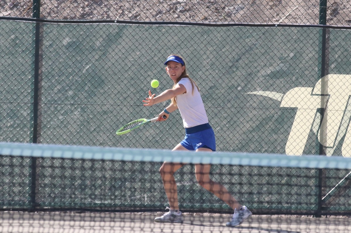 Erciyes'te gerçekleştirilen ITF Uluslararası Tenis Turnuvası devam ediyor. Erciyes Hisarcık Kapı...