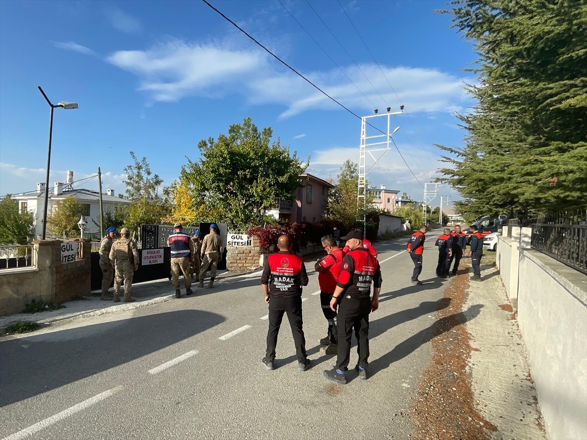 İçişleri Bakanı Ali Yerlikaya, Van'da 18 gündür kayıp olan Rojin Kabaiş'in cansız bedenine...