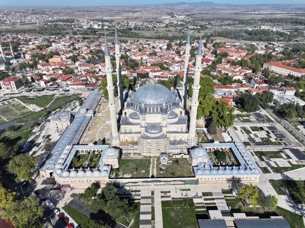 Mimar Sinan'ın ustalık eseri Selimiye Camisi'nde 3 yıldır süren restorasyon çalışmaları kapsamında...