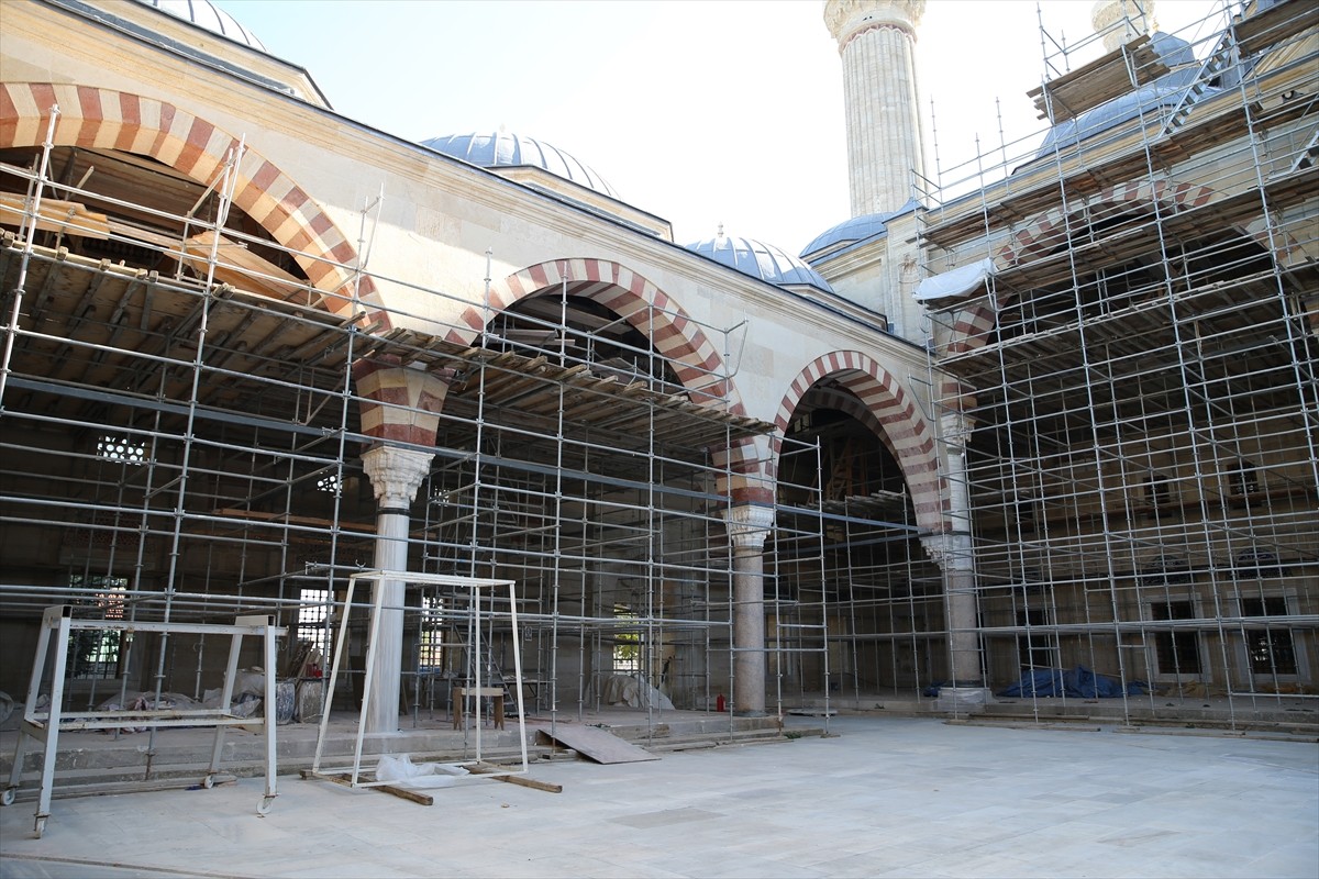 Mimar Sinan'ın ustalık eseri Selimiye Camisi'nde 3 yıldır süren restorasyon çalışmaları kapsamında...