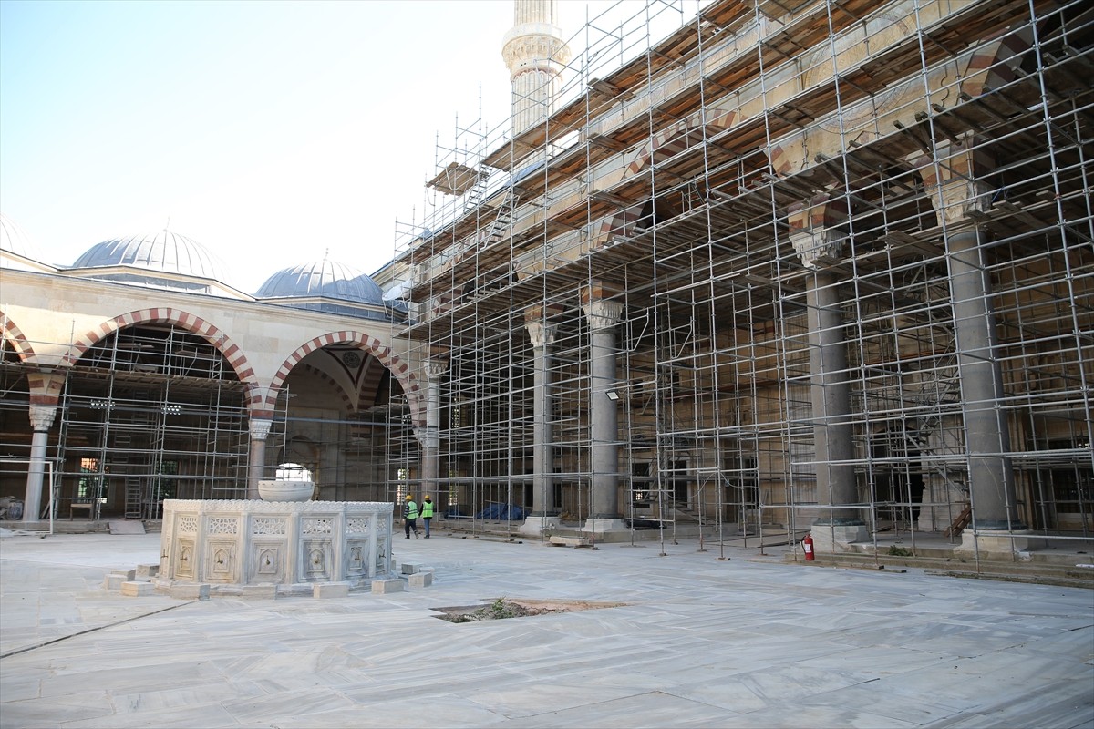 Mimar Sinan'ın ustalık eseri Selimiye Camisi'nde 3 yıldır süren restorasyon çalışmaları kapsamında...