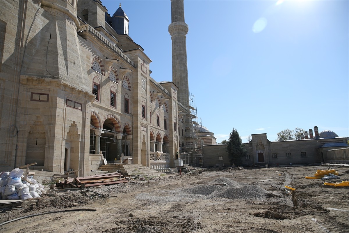 Mimar Sinan'ın ustalık eseri Selimiye Camisi'nde 3 yıldır süren restorasyon çalışmaları kapsamında...