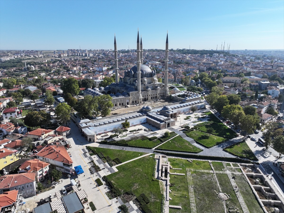 Mimar Sinan'ın ustalık eseri Selimiye Camisi'nde 3 yıldır süren restorasyon çalışmaları kapsamında...