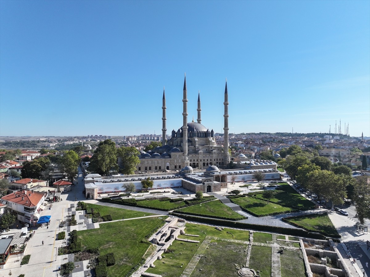 Mimar Sinan'ın ustalık eseri Selimiye Camisi'nde 3 yıldır süren restorasyon çalışmaları kapsamında...