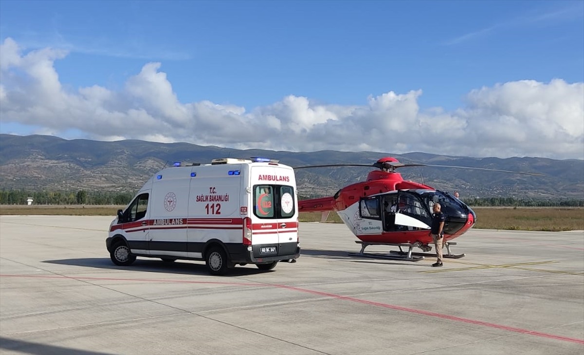 Tokat'ta doğuştan kalp hastası olan 22 günlük bebek, tedavisi için ambulans helikopterle Ankara'ya...