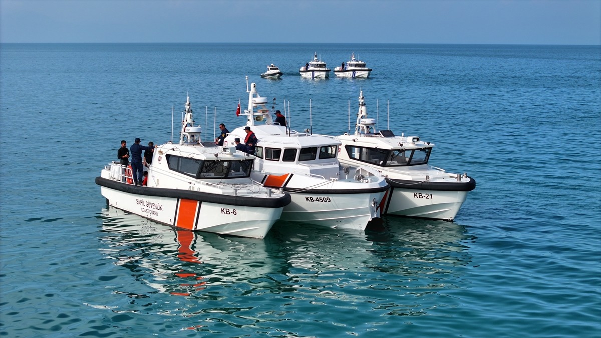 Van'da, kaybolan 21 yaşındaki üniversite öğrencisi Rojin Kabaiş'i arama çalışmalarında su altı...