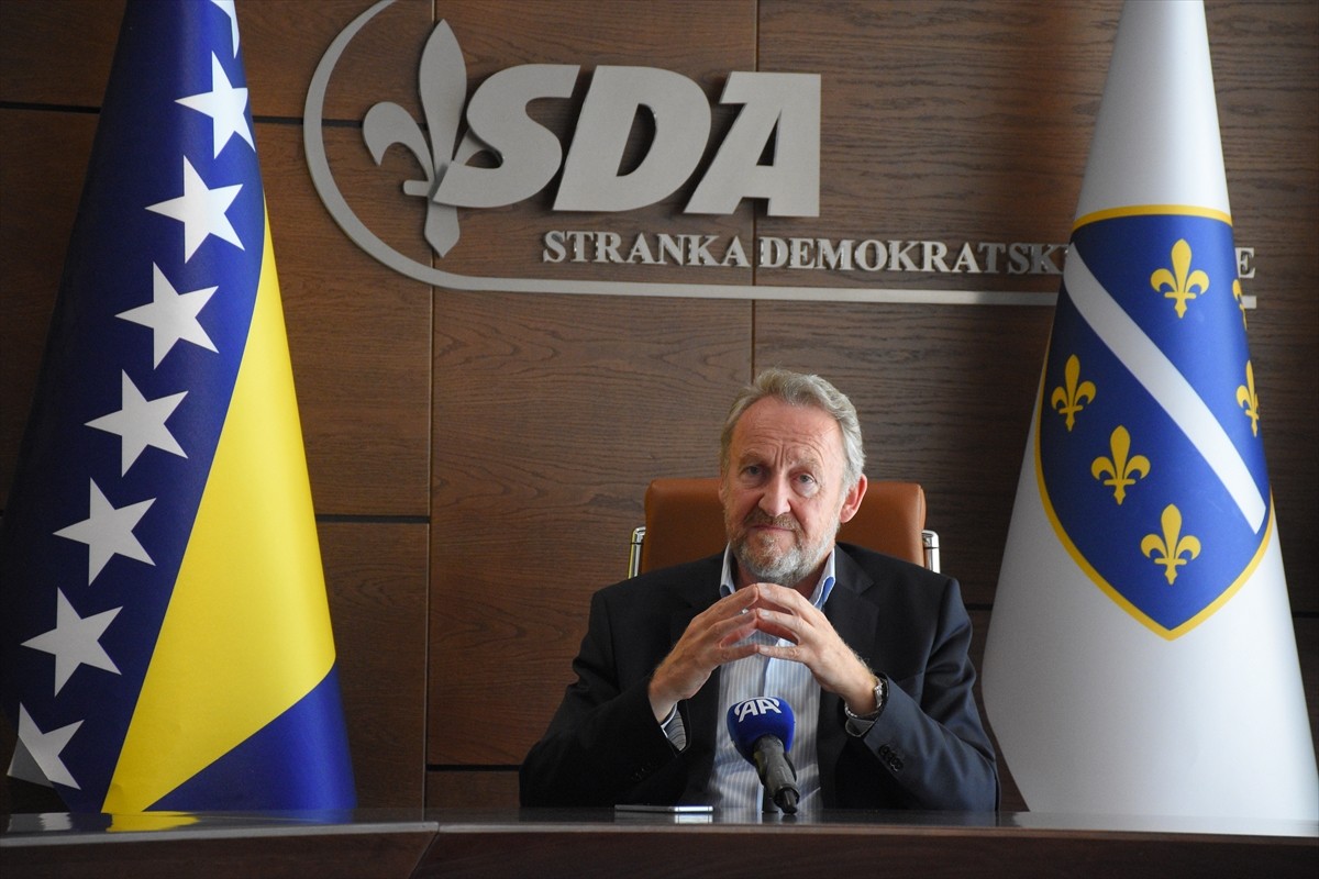 Bosna Hersek'teki Demokratik Eylem Partisi (SDA) Genel Başkanı Bakir İzetbegoviç, İsrail'in...