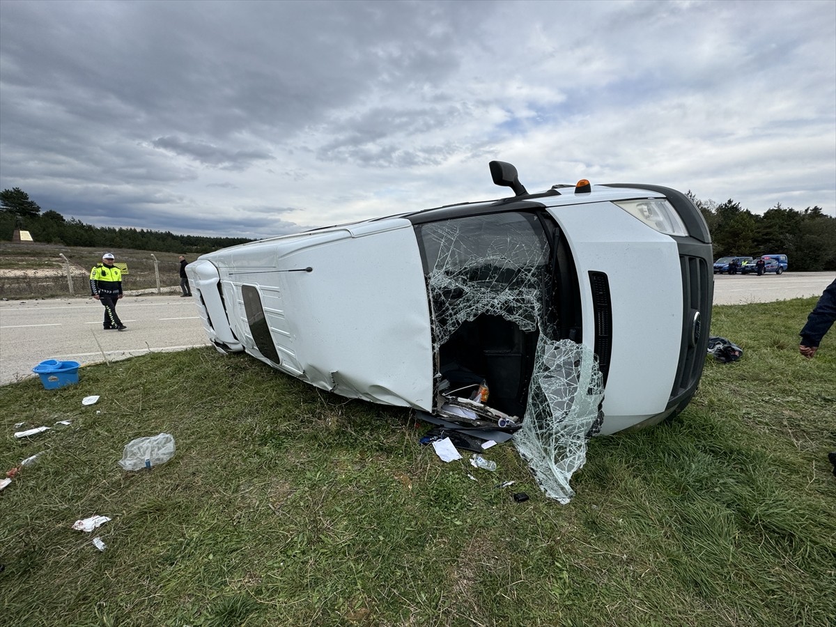 Kastamonu'da okul servisi ile tırın çarpışması sonucu 13 kişi yaralandı.