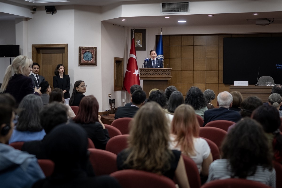 Kolombiya'nın Ankara Büyükelçiliği ve Ankara Üniversitesi işbirliğinde ödüllü Kolombiyalı yazar...