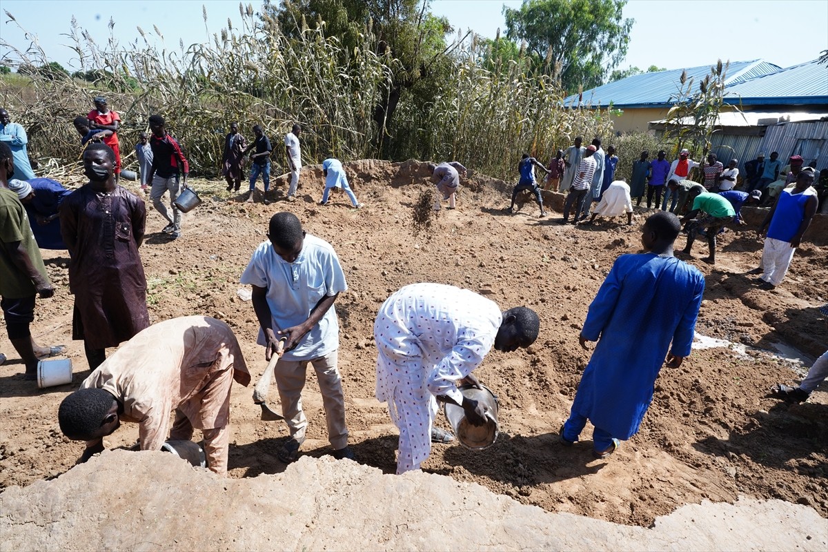 Nijerya'nın kuzeyindeki Jigawa eyaletinde, akaryakıt taşıyan tankerin patlaması sonucu 147 kişi...