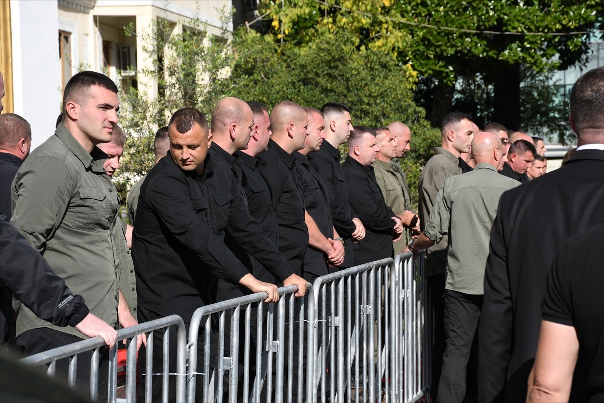 Arnavutluk Meclisinde, ekim ayı başında meydana gelen gerginlik sonrası genel kurul...