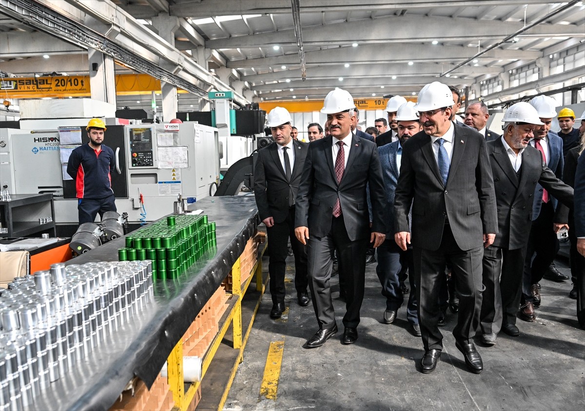 Cumhurbaşkanı Yardımcısı Cevdet Yılmaz, Kırıkkale'de AYKAL Demir Yolu Araçları Yapım-Bakım-Onarım...