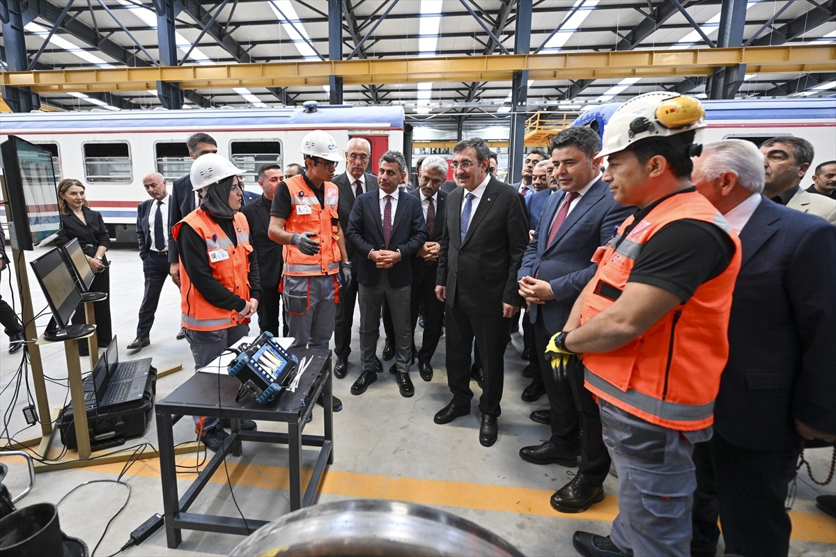 Cumhurbaşkanı Yardımcısı Cevdet Yılmaz, Kırıkkale'de AYKAL Demir Yolu Araçları Yapım-Bakım-Onarım...