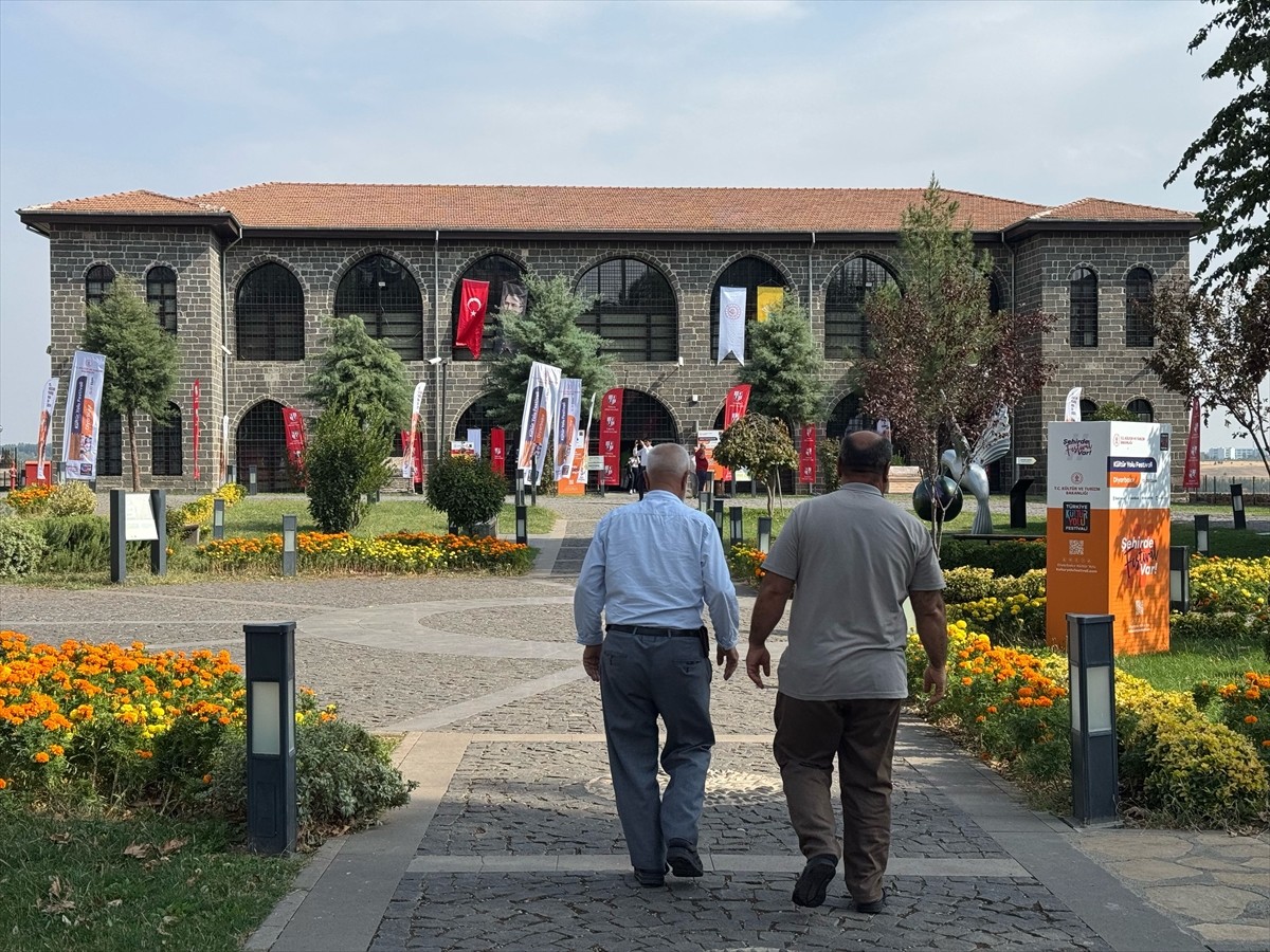 Diyarbakır Kültür Yolu Festivali, kültür ve sanat etkinlikleriyle devam ediyor. Kültür ve Turizm...