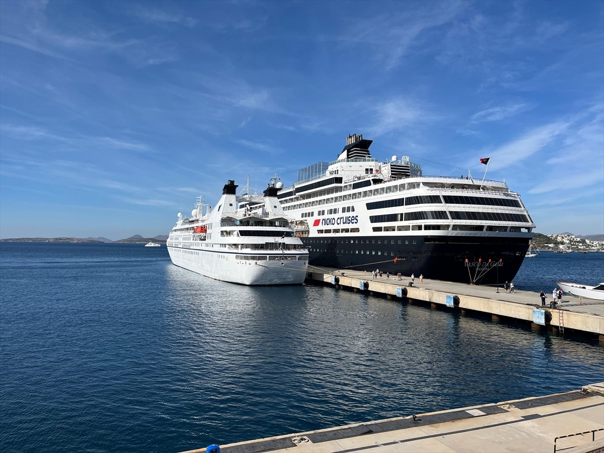 Muğla'nın Bodrum ilçesine "Star Legend" ve "Vasco Da Gama" isimli kruvaziyerlerle 1204 yolcu...