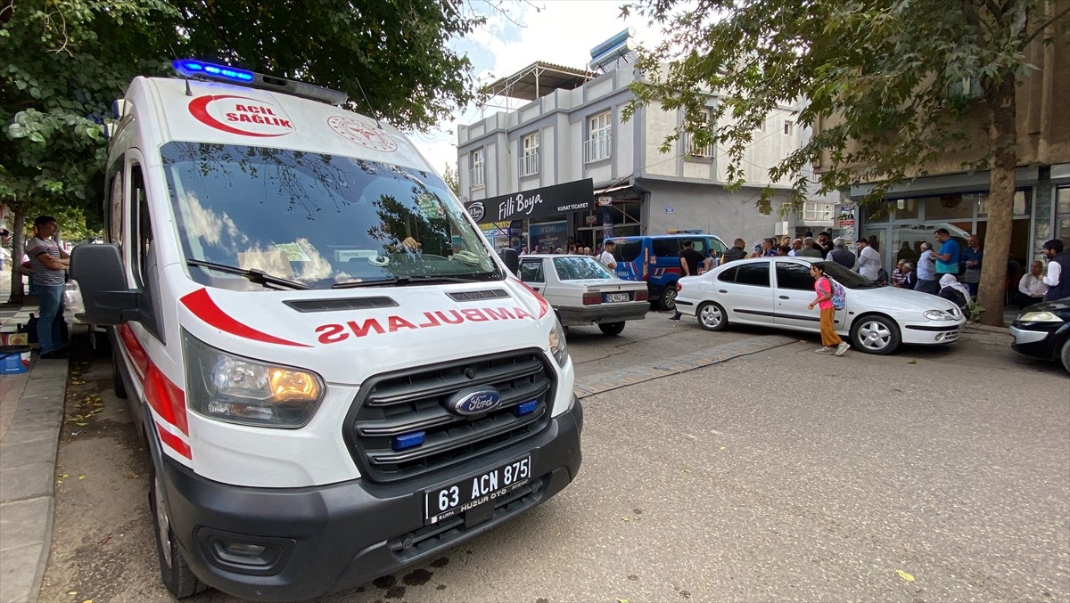 Şanlıurfa'nın Siverek ilçesinde aile içi kavgaya müdahaleye giden polise ateş eden şüpheli...