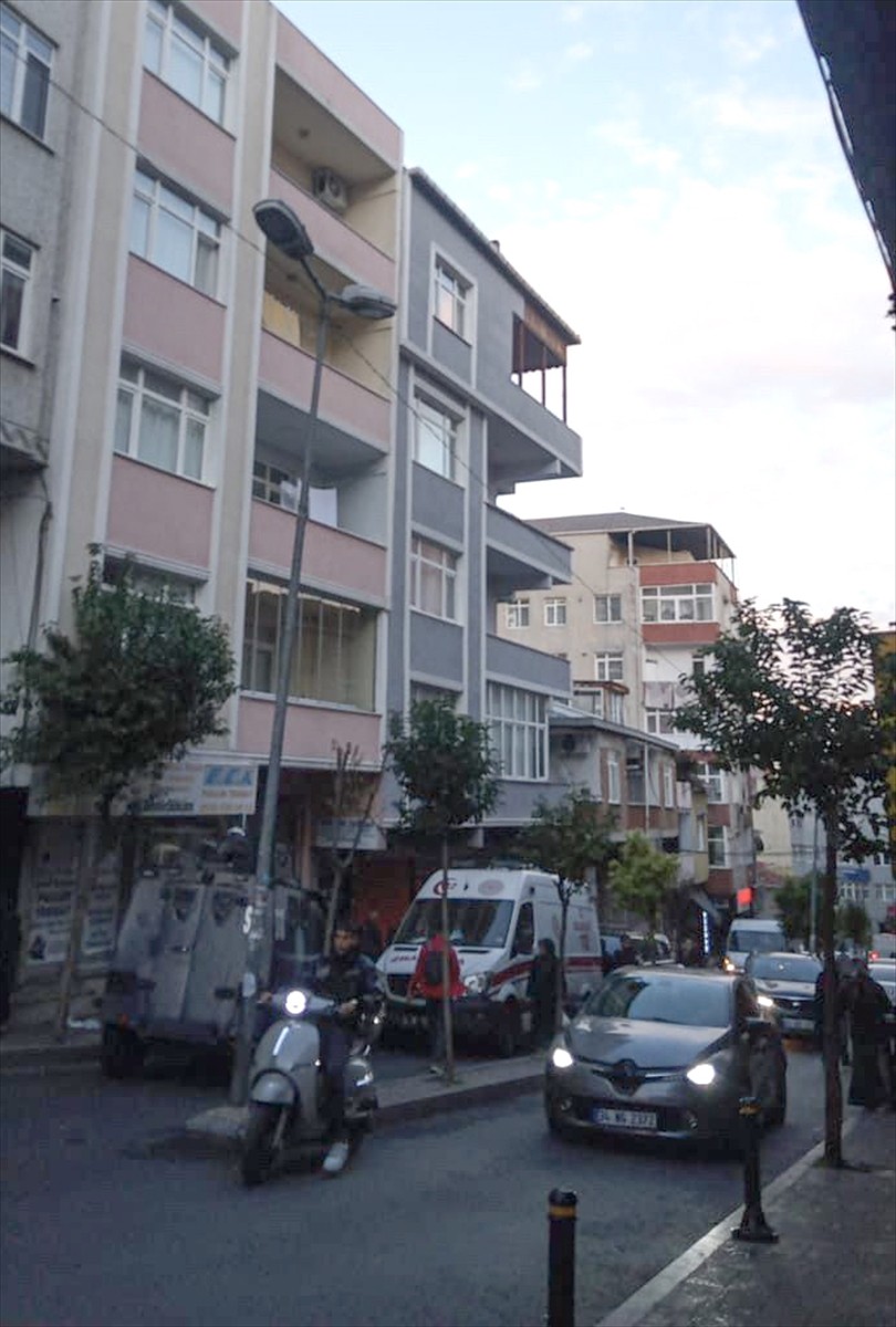  Şişli'de temizlik yaptığı sırada üzerine baza kapağı düşen kadın, hayatını kaybetti.