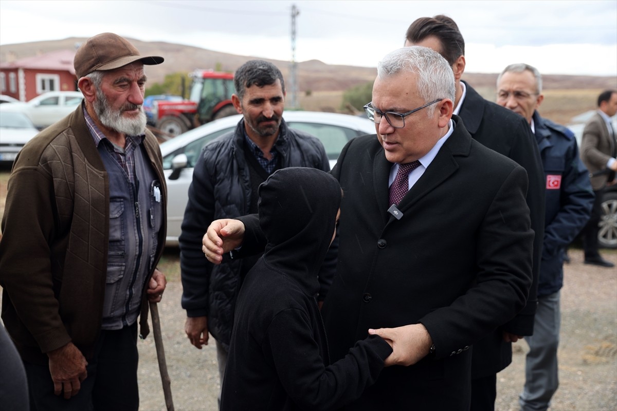 Sivas Valisi Yılmaz Şimşek, kentte meydana gelen 4,7 ve 4,1 büyüklüğündeki depremlerin ardından...